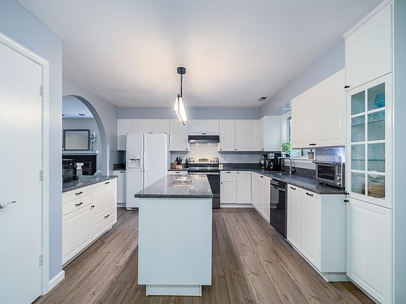 4th image of 115 Conway Ct