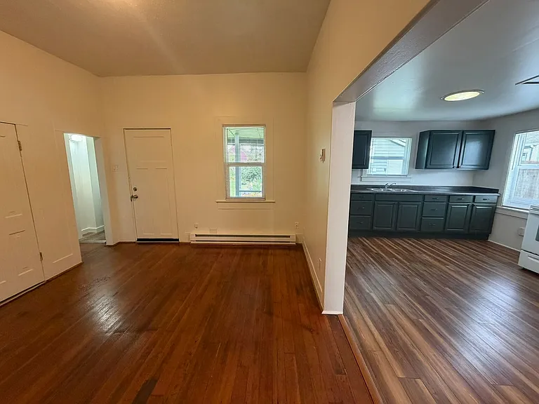 2519 Baker- 5 Unit — Photo 7