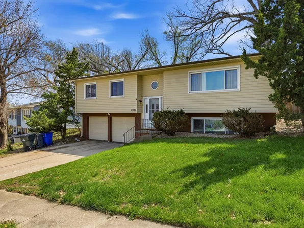 2067 Knollshire Rd NE, Cedar Rapids, IA 52402