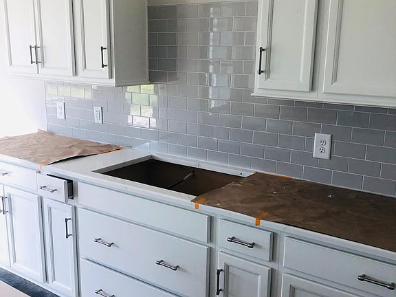 4th image of 1615 Carmelina Drive SE