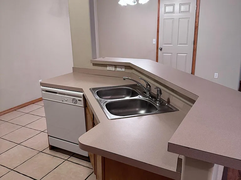 1712 Riviera Ln — Photo 5