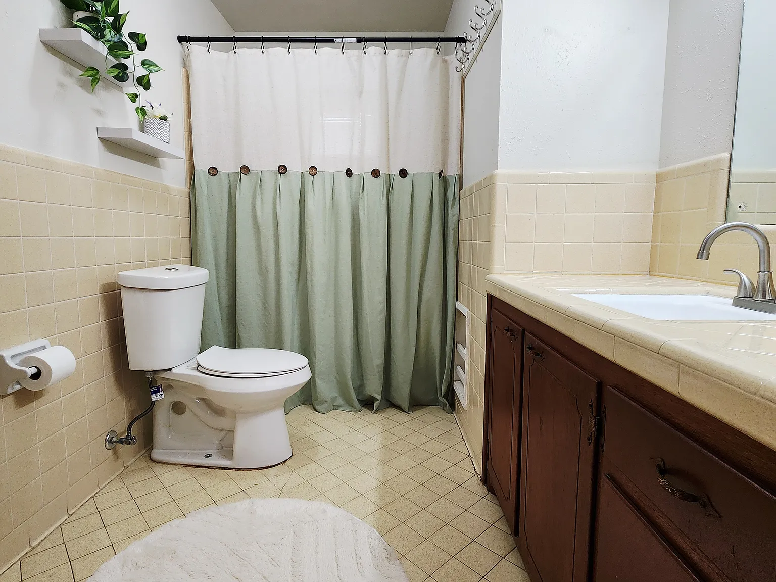4 bed, 1966 sqft, $1,595 — Photo 2