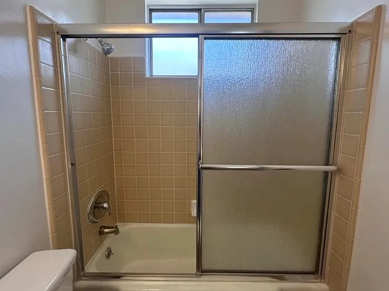 1219 Barry Ave #3 — Photo 11