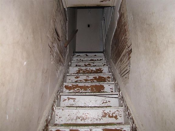 3rd image of 524 N Main Ave