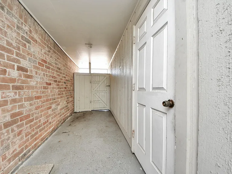 6334 Chevy Chase Dr #17 — Photo 26