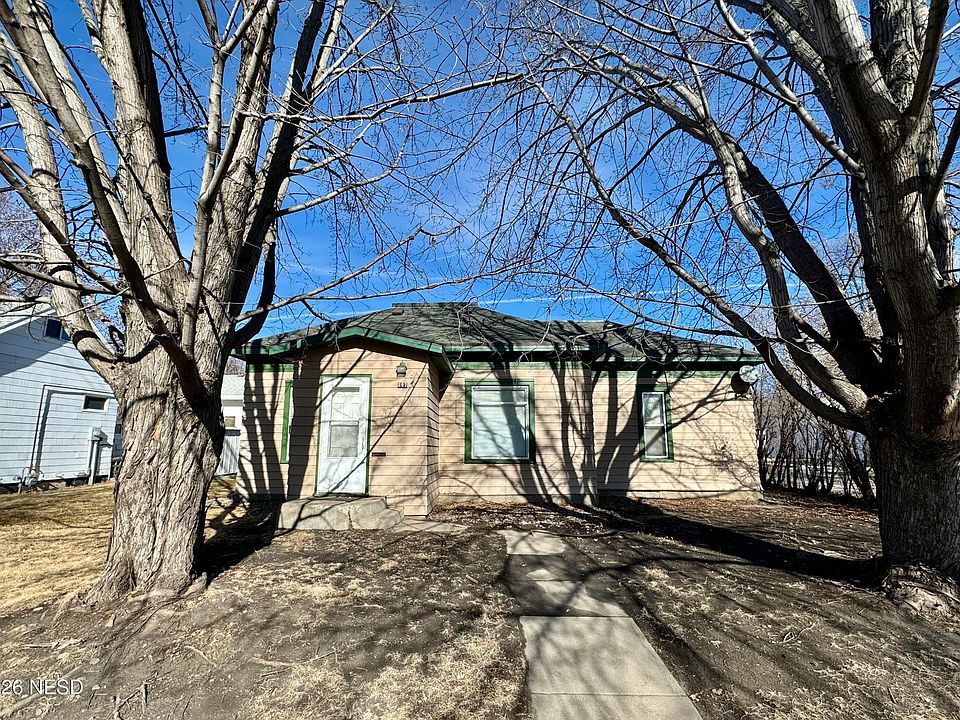 1st image of 207 3rd Ave NE