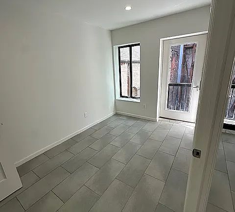 5th image of 346 W 53rd St #5