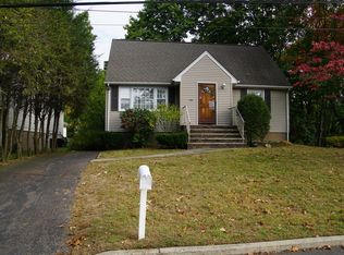822 Crest Pl, Washington Township, NJ 07676