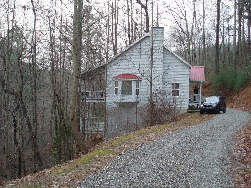 Driveway up to cabin