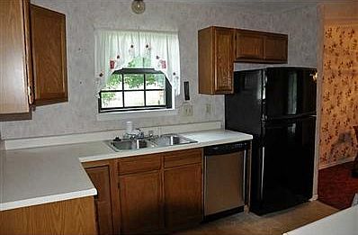 3rd image of 1043 Briarwood Dr