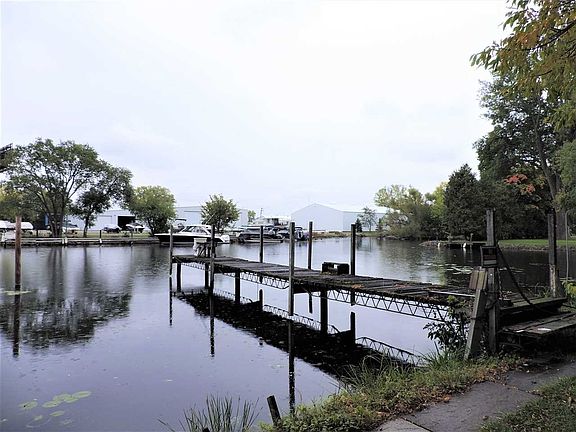 Deep channel to Lake Butted des Morts!