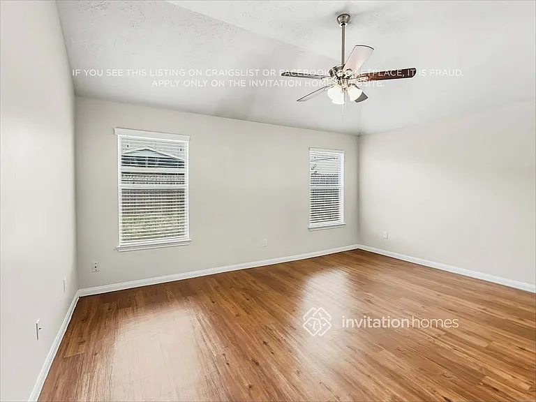 4026 Hawthorn Arbor Ct — Photo 10