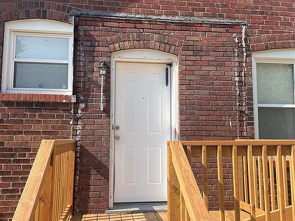 4th image of 1753 McLaran Ave