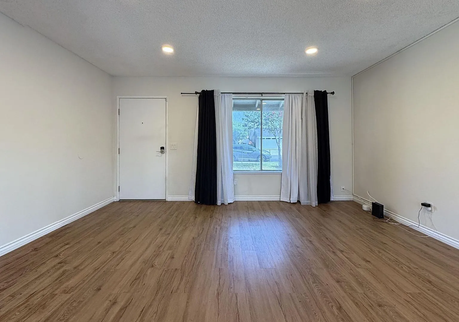 Price Reduction 7920 Temecula Pl. 3 Bed, 1.5 Bath Single Story Home In Riverside Available Now! — Photo 4