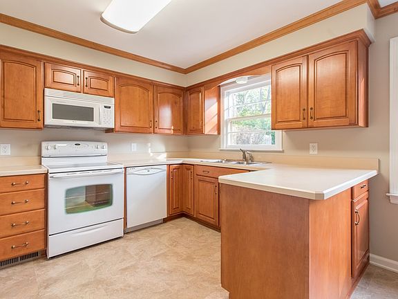 4th image of 653 Barnard Ave