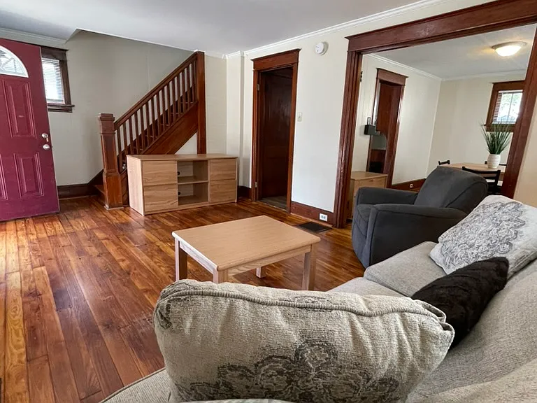 1204 Memorial Ave #3 — Photo 6