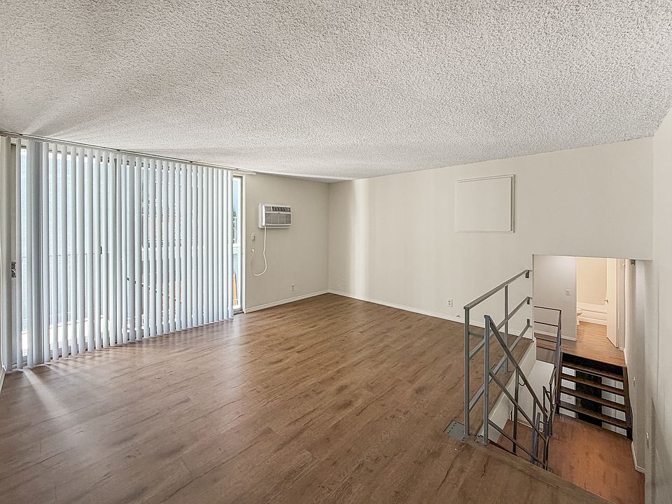 1st image of 2210 N Beachwood Dr #3