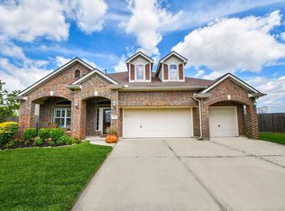 202 Bailey Brook Ln, Dickinson, TX 77539