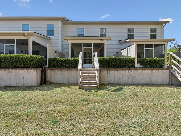 807 Mariners Cir — Photo 2