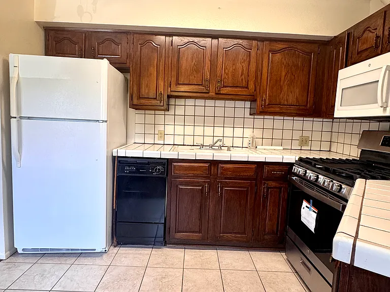 4267 Beverly Glen Blvd #203 — Photo 9