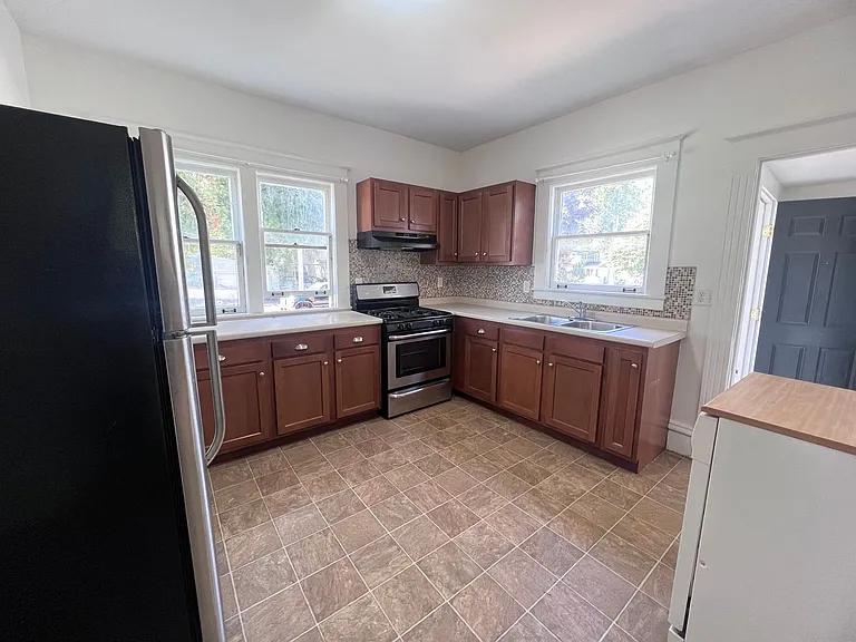 425 Fuller Ave SE — Photo 10