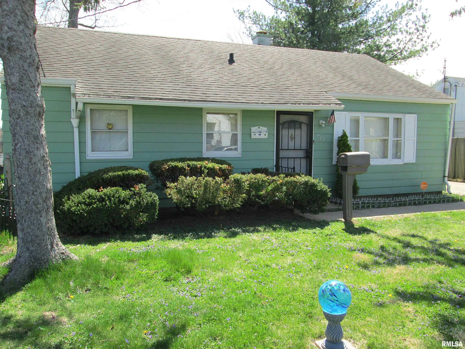 712 W Brons Ave photo 1