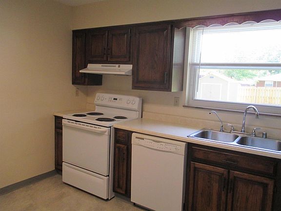 5th image of 8521 Myrtlewood Ave