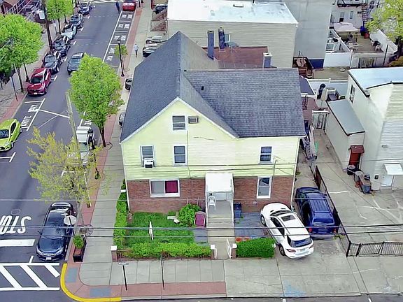 3rd image of 217-219 New York Ave