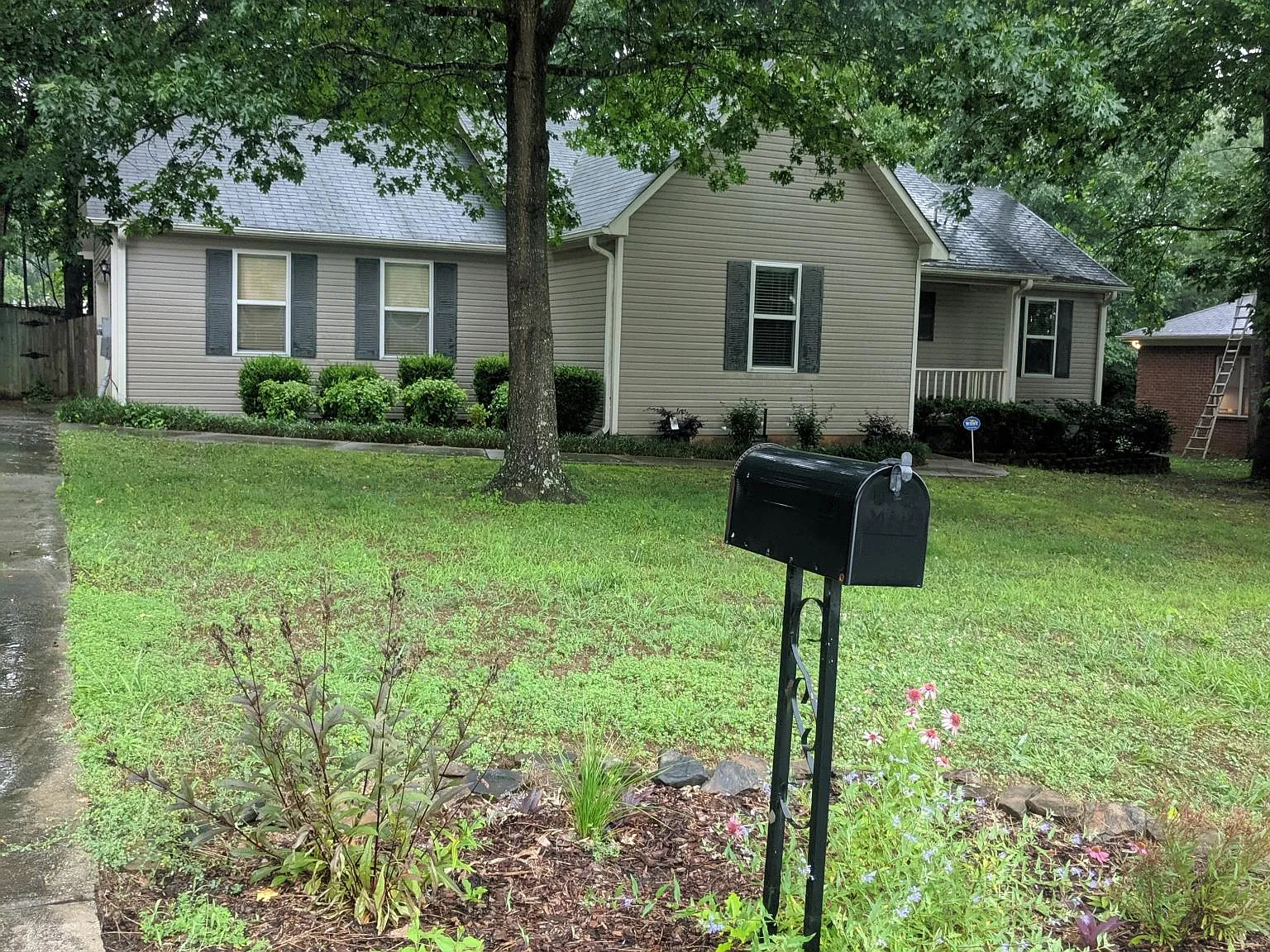 3 bed, 1242 sqft, $1,995 — Photo 2