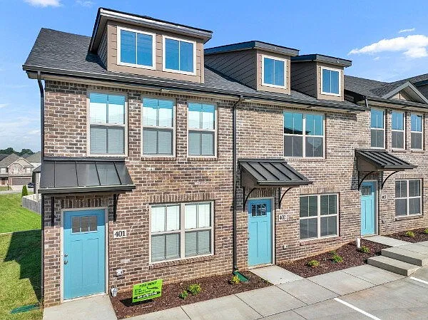 1000 Henry Place Blvd — Photo 1