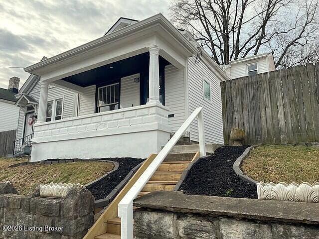 1st image of 1004 Ash St