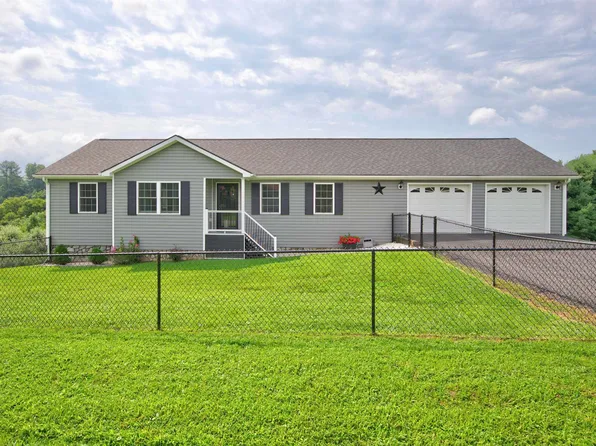 210 Stone Brook Dr, Galax, VA 24333