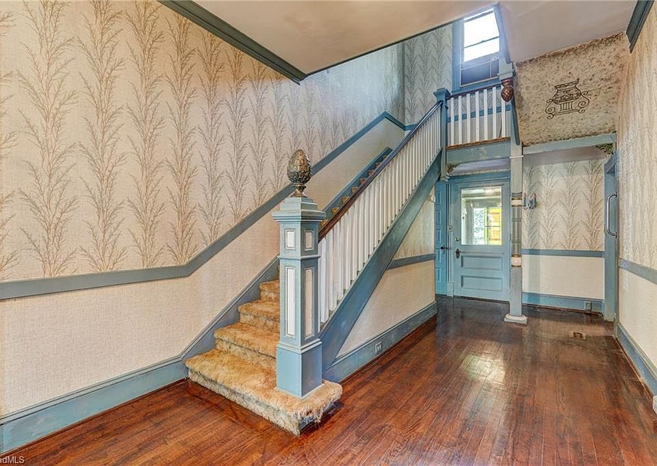 10th image of 712 S Main St