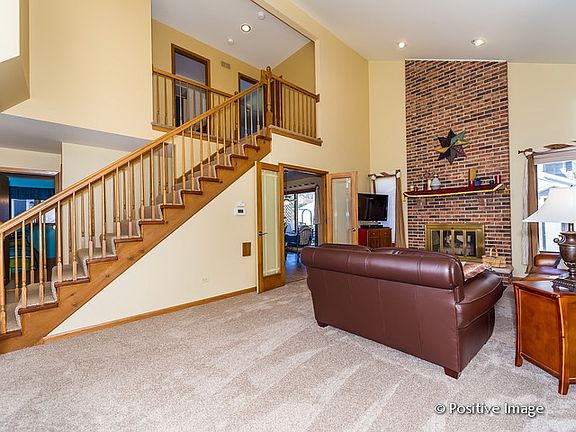 2nd image of 36 N Poplar Pl