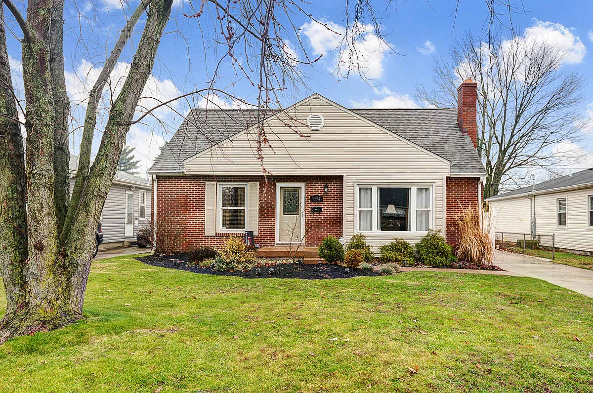 1524 Linwood Ave photo 1