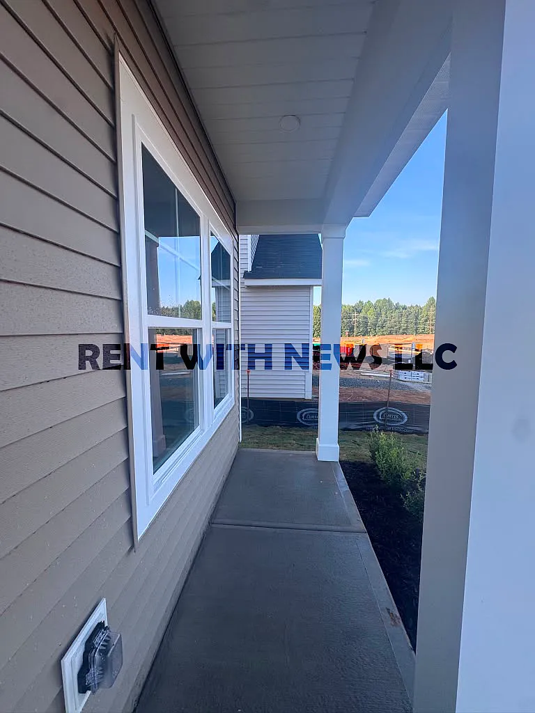 5 bed, 2346 sqft, $2,295 — Photo 3