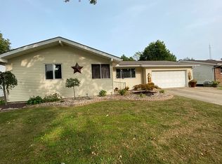 50 Sunflower Dr, Highland, IL 62249