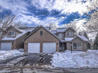 18725 Brookfield Lake Dr, Brookfield, WI 53045