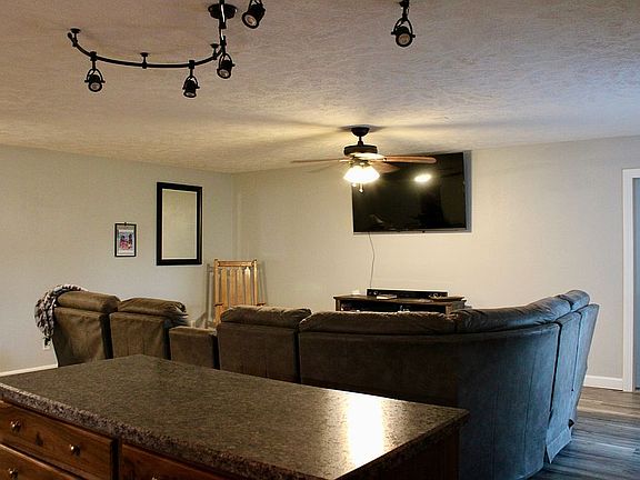 3rd image of 1601 E Pickett Ln