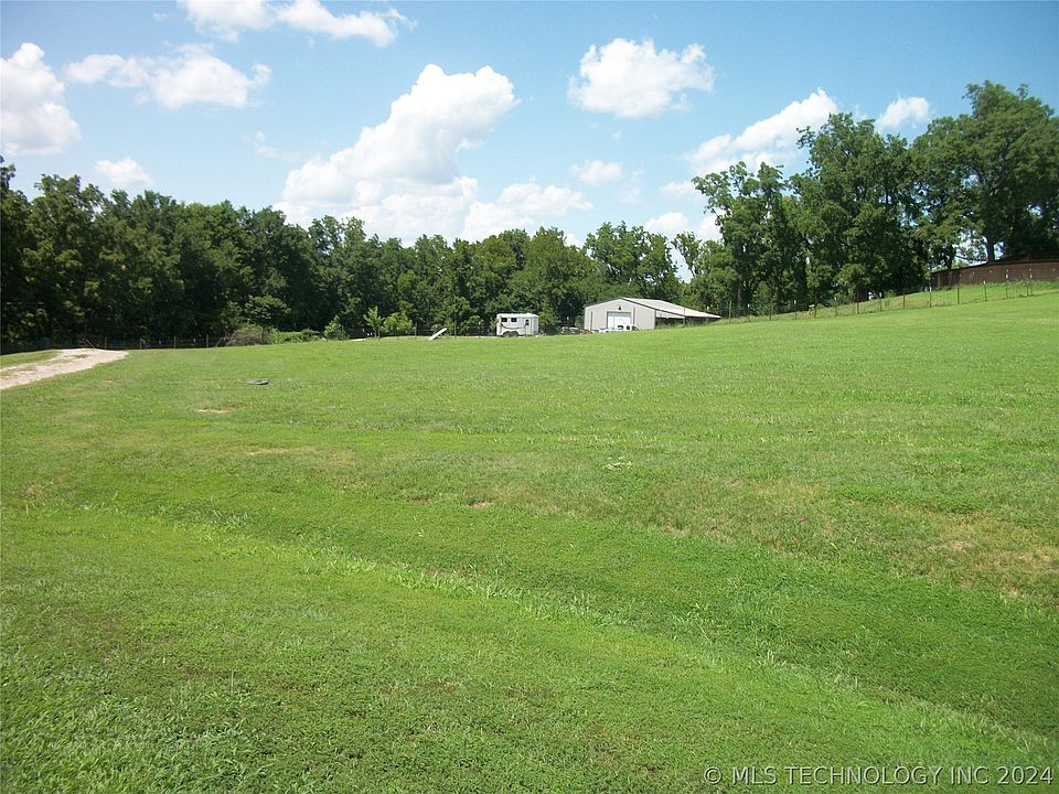 2nd image of Country Ridge Ct