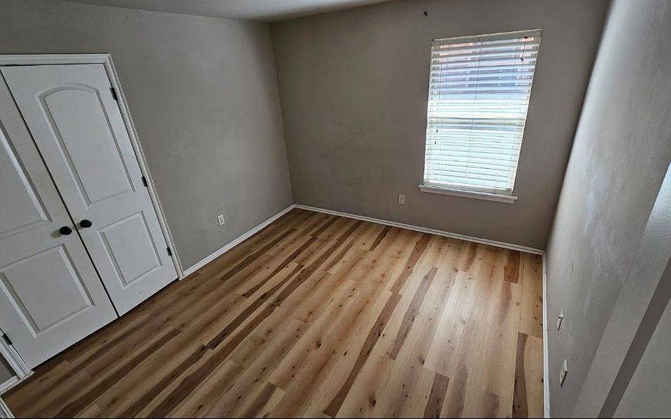 2nd image of 12812 Heritage Oaks Dr