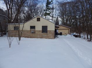 22044 W Pineview Dr, Antioch, IL 60002
