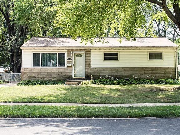 3rd image of 1070 Penhurst Dr