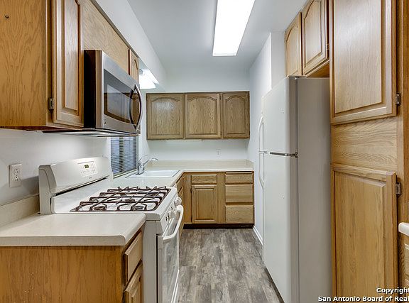 4th image of 4254 Greystone Dr