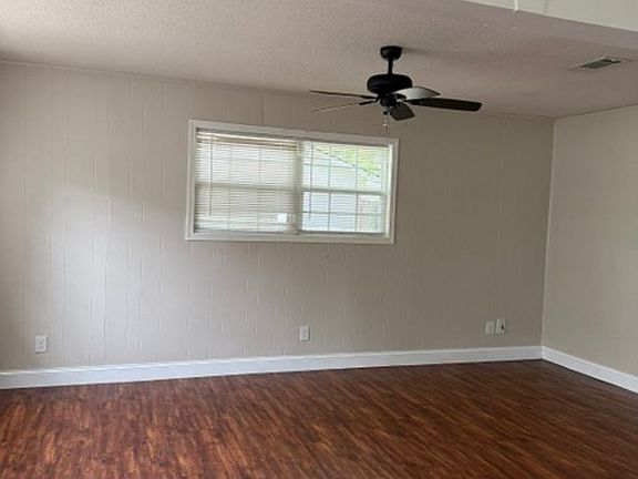 3rd image of 642 Lee Rd