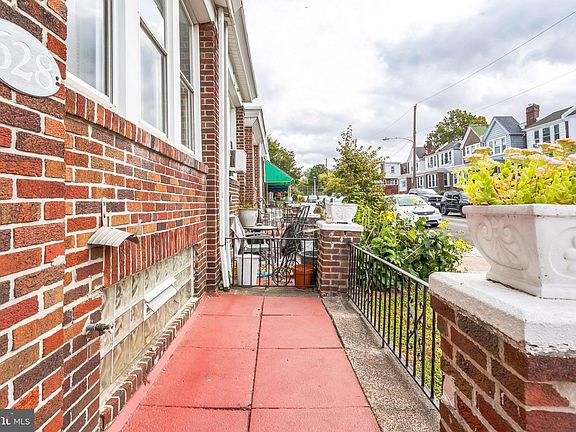 3rd image of 628 Gerhard St