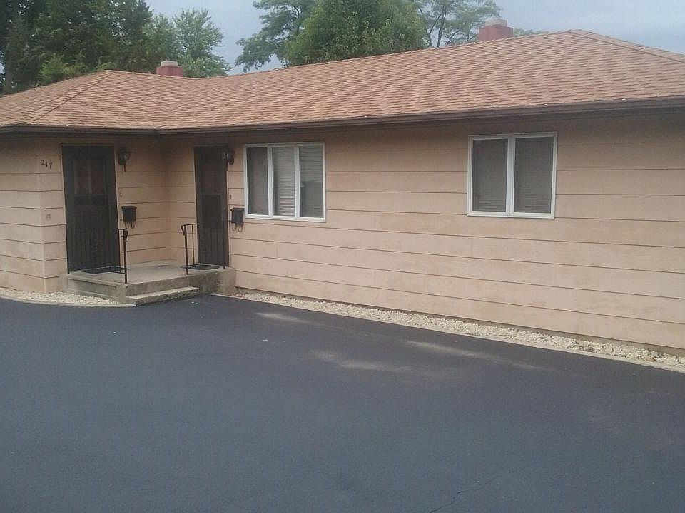 2nd image of 215 E Division St #215 F