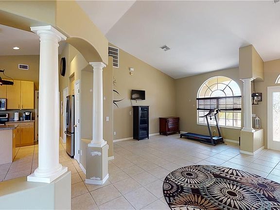 5th image of 414 NW 36th Pl