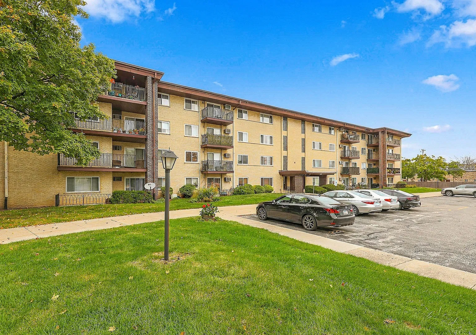2 bed, 1000 sqft, $2,300 — Photo 1