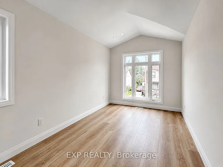 13 Chester St #UPPER — Photo 17